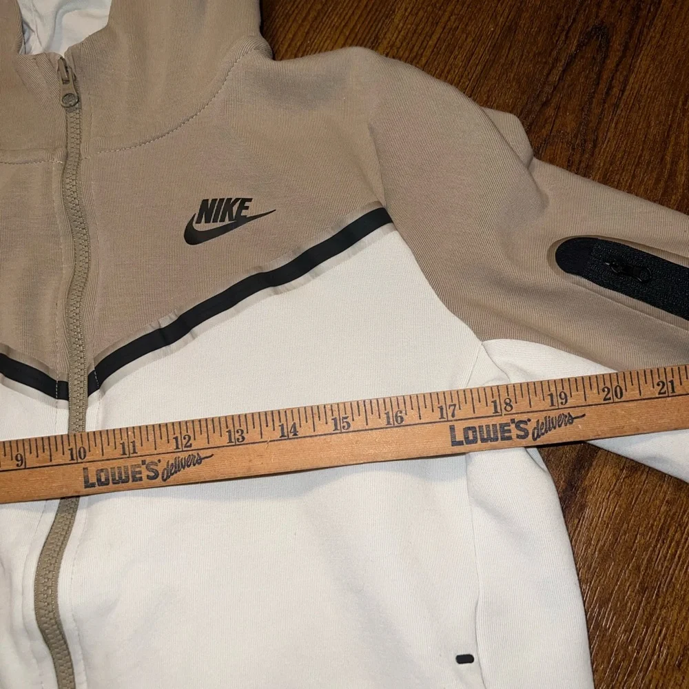 Nike Sportswear Tech Fleece Tan White Active Zip Up Hooded Jacket Size Youth XL - Picture 10 of 13
